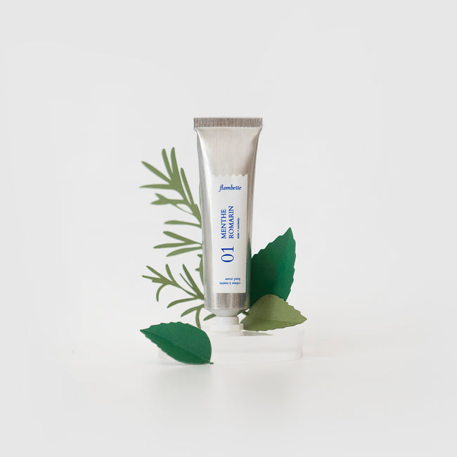 tube de crème à mains hydratante menthe romarin
