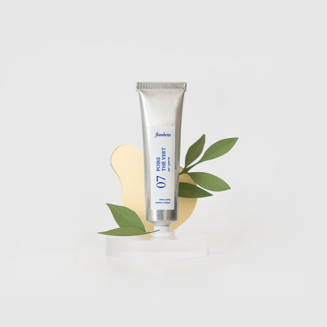 tube de crème à mains hydratante poire thé vert